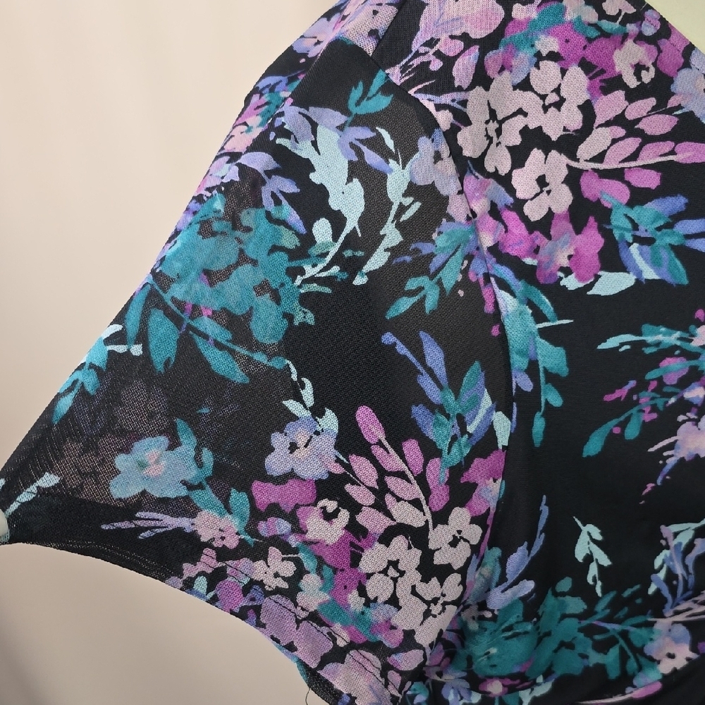 Torrid‎ Plus Size 4X 4 26 Floral Black Purple Multi V-Neck Top Spring Blouse Guc - Picture 4 of 10